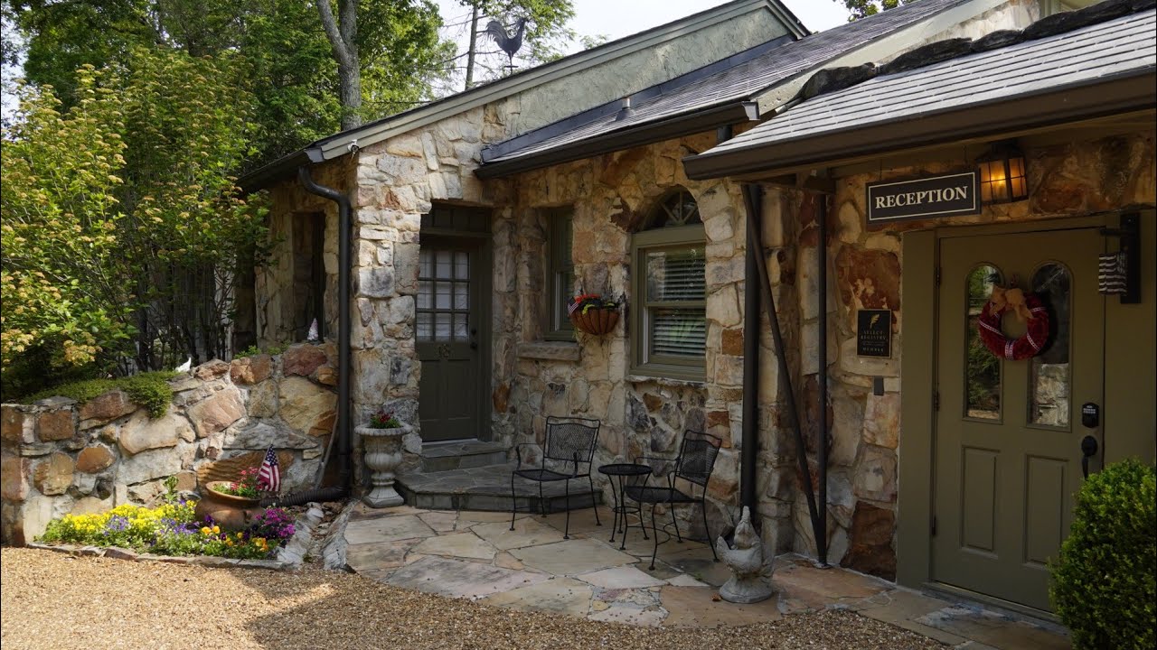 Chanticleer Inn and room #9 tour. Lookout Mountain, Georgia