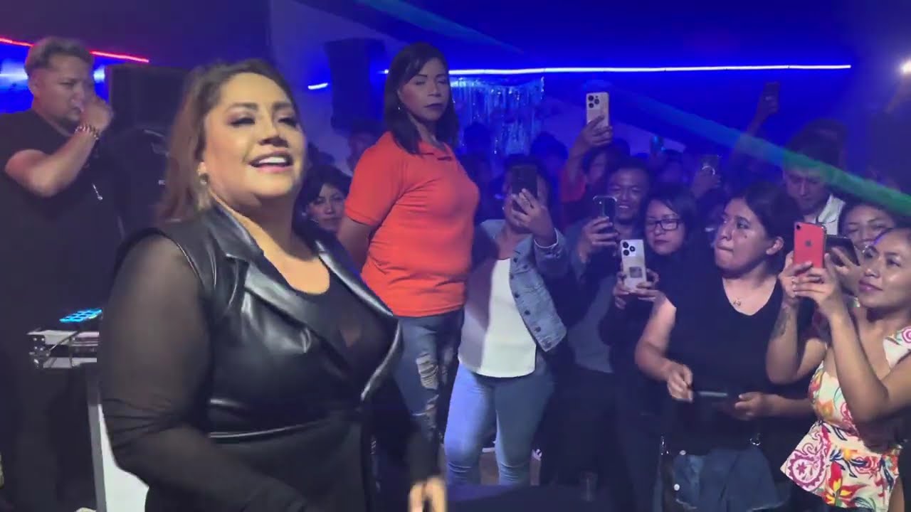 Verónica Bolaños en Concierto - Casa Blanca Discoteca 🎤❤️🎧😍