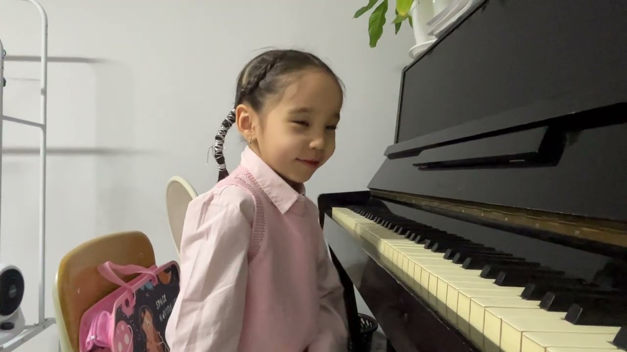 Учусь играть на фортепиано 🎹 