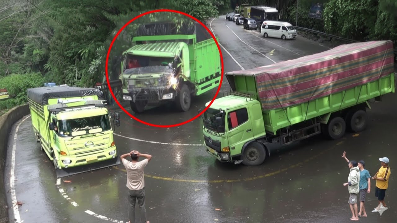Ngeri‼️Kepala Truk Remuk., Detik Detik Menegangkan Terjadi Di Tanjakan Sitinjau Lauik