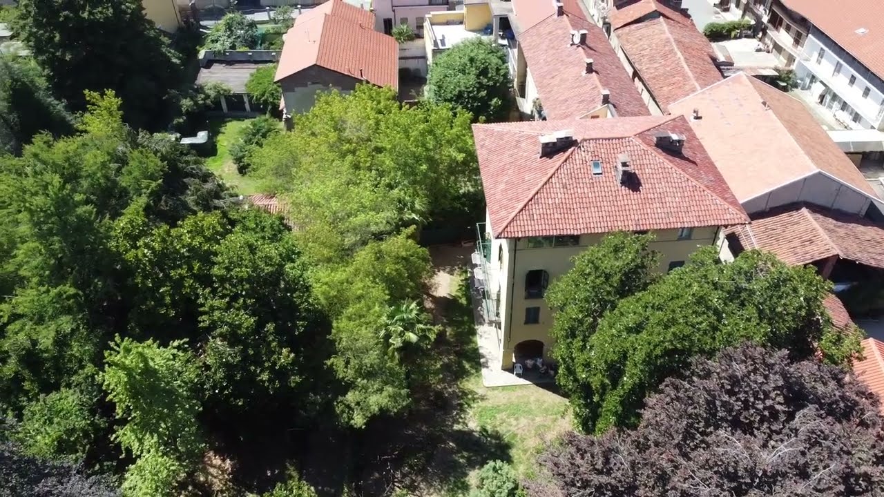 Mathi Canavese, Palazzo storico con 15.000 mq. di parco.