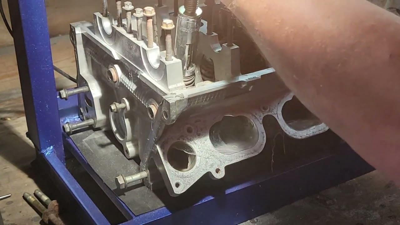 5.4l 4v Navigator Head work. Episode 1