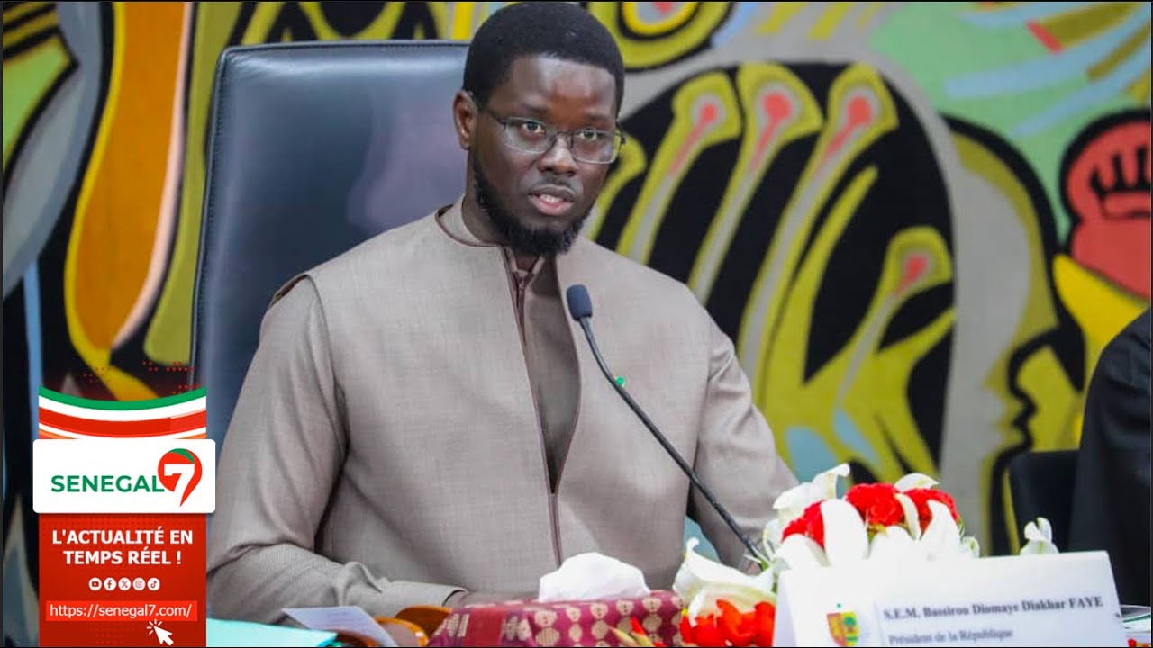 🔴 Direct – Palais : Remise du Livre blanc du Massacre de Thiaroye au Président Bassirou Diomaye Faye