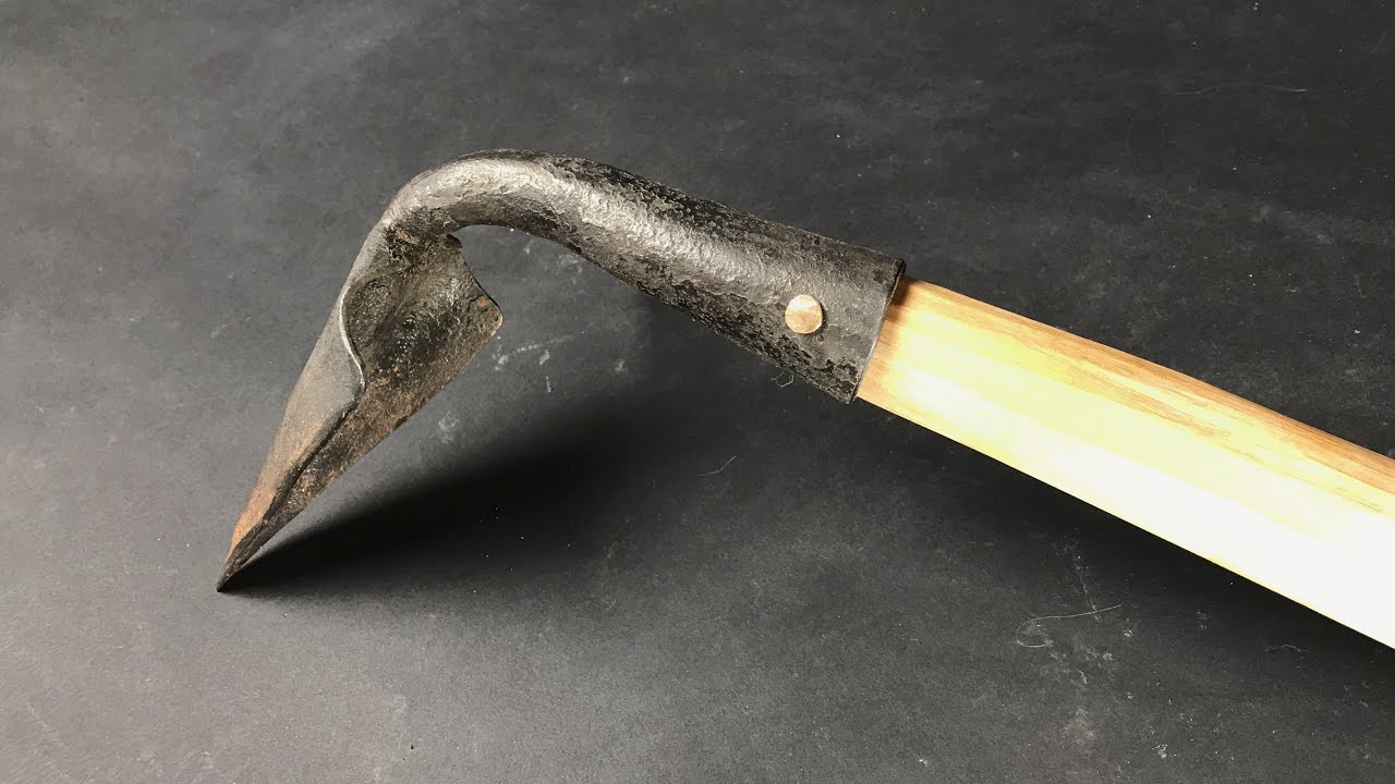 Forging the pointed garden hoe