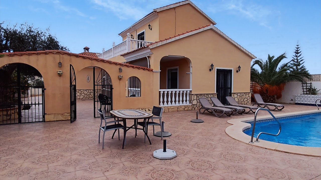 Under Offer property for sale in Spain Villa Candela 239,950 Euros