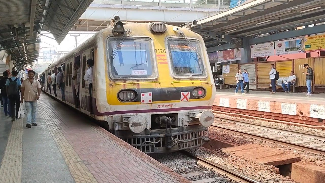 Mumbai local train video live in the railway station | Indian railways station local train videos