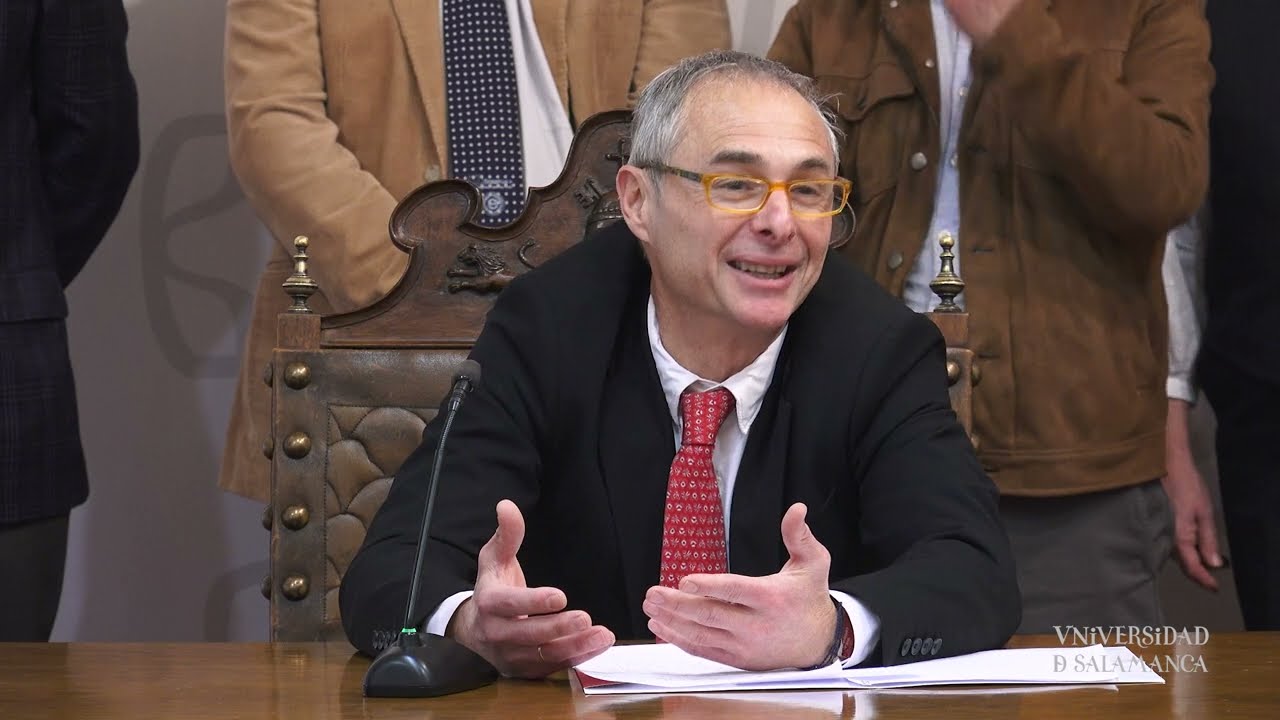 Ricardo Rivero presenta su renuncia como rector de la Universidad de Salamanca.