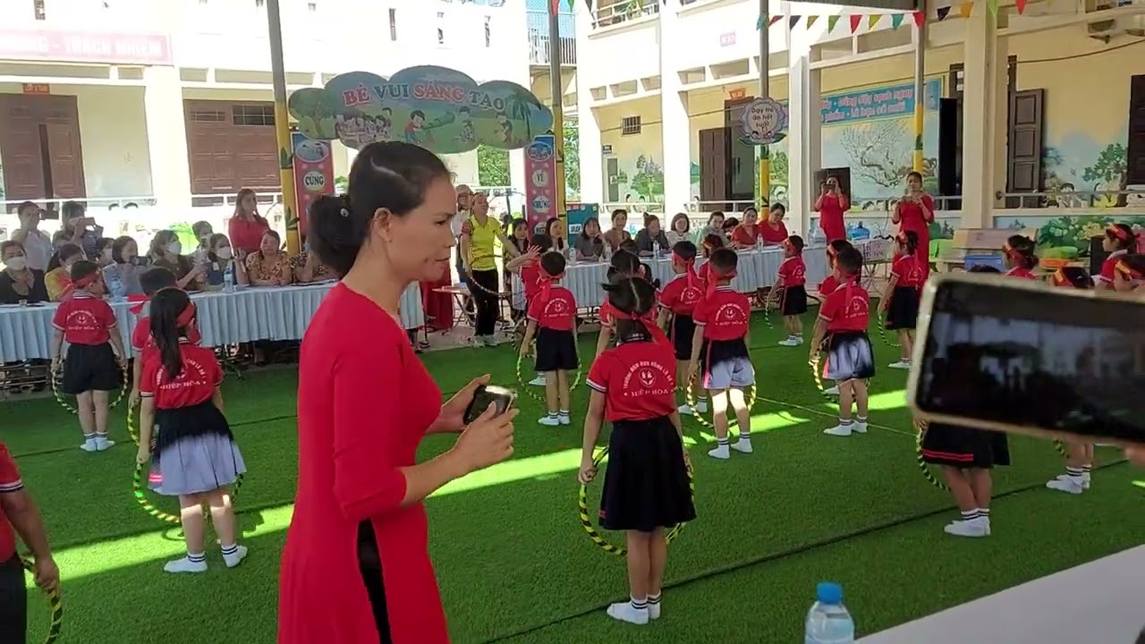 PTVĐ: Bật chụm tách chân qua 7 ô