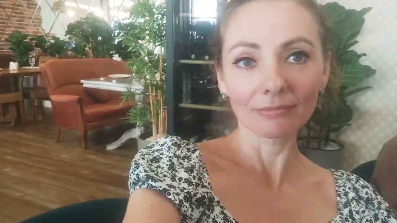 Нечаянно были в ресторане.Утята вывелись.Забрала всех детей у матери