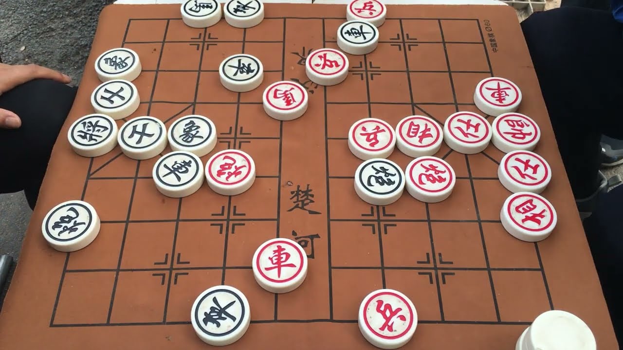 象棋高手對戰真是太精彩了，雙方從白天下到天黑，真厲害啊