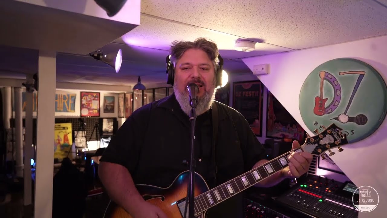 Santa Monica (Everclear Cover) by Ian Leith (Live at DZ Records)