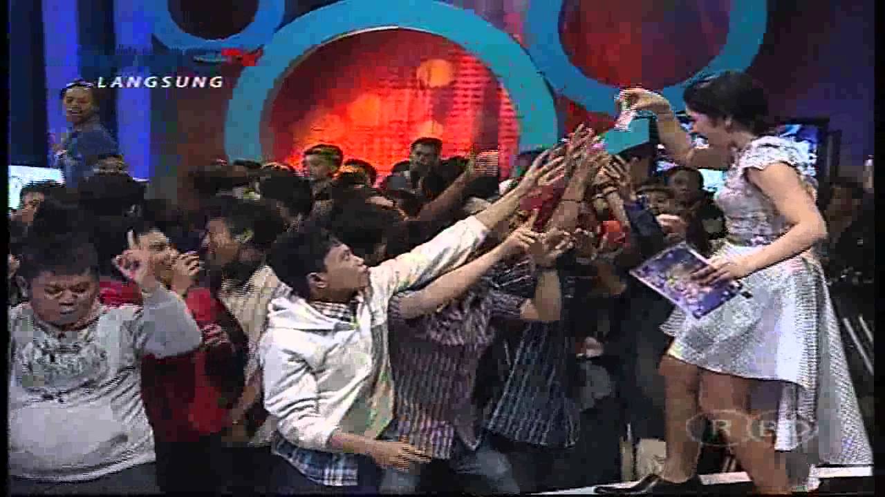 Tiga Kucing 