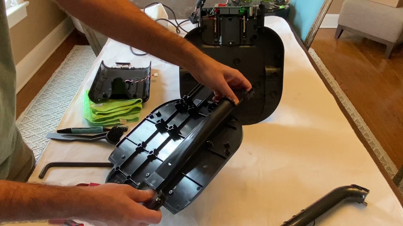 Complete cleaning of iRobot Roomba base