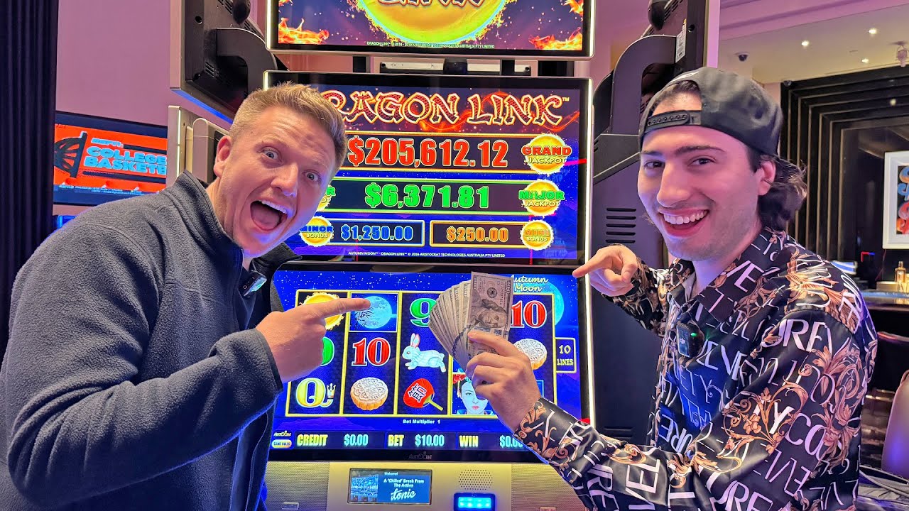 Winning A Jackpot With Simon Wilson In Las Vegas!