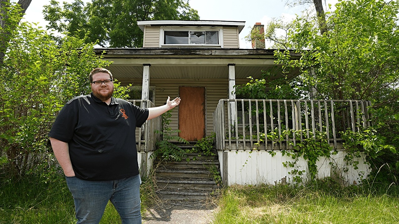 Inside a $10,000 Abandoned Detroit House