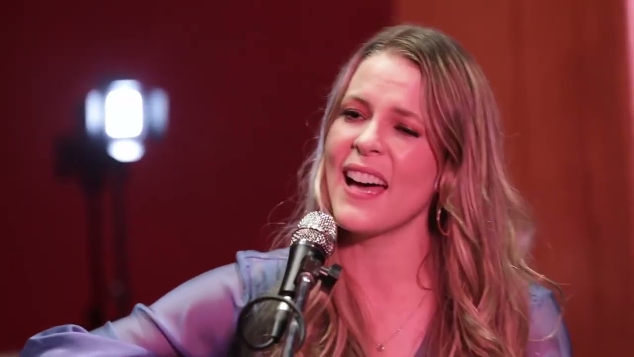 Katie James en Entrevistas con Hernán