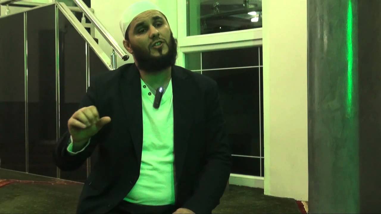 Kam dy qen, kur thrret ezani ata ulurojnë (pyetje) - Hoxhë Abil Veseli