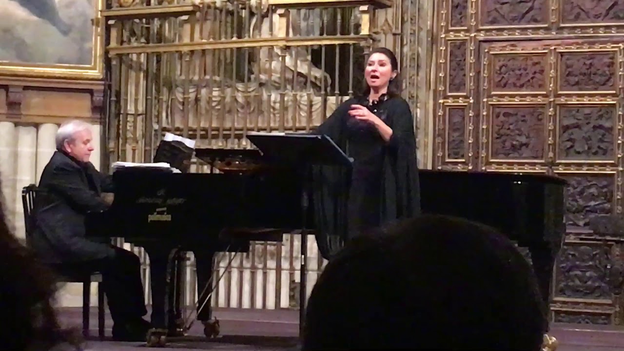 Ave María, por Monserrat Marti Caballé