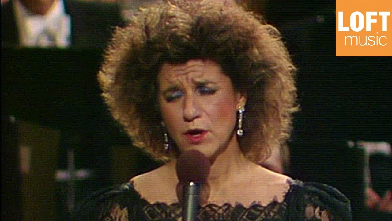 Agnes Baltsa: To tréno févgi stis októ (The train leaves at eight)
