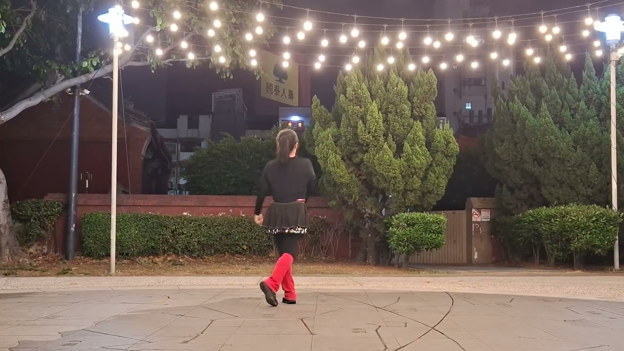 曲名：江湖夜雨十年燈（吉魯巴）空想之喵   背面示範：吳麗媚老師    #感謝原創編舞邱月茹老師      感謝張雪敏協助拍攝