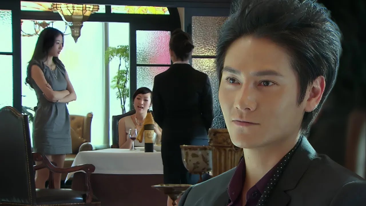 CEO saw a beauty help a waitress confront the unreasonable customer and fell for her at first sight!