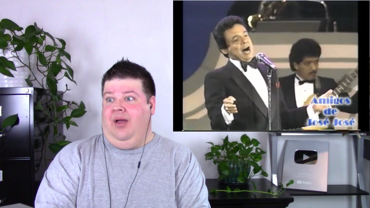 Voice Teacher Reacts to José José - De Hombre a Hombre