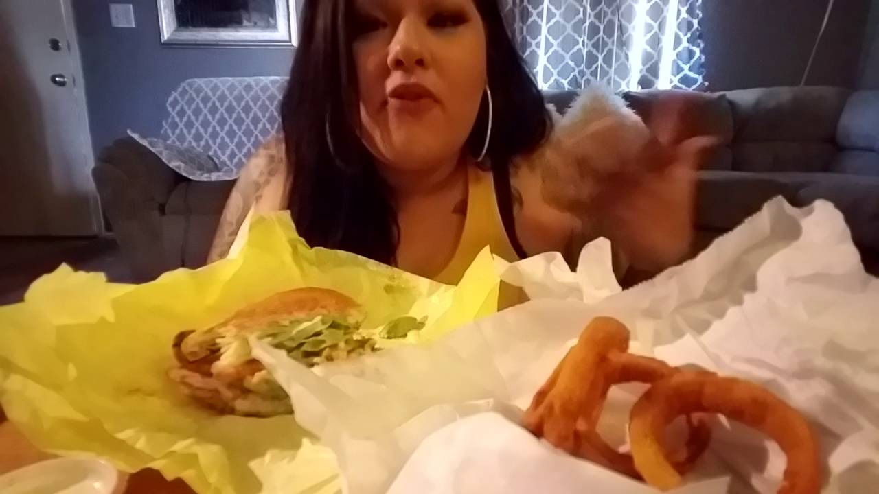 сэндвич с курицей и вкусная еда