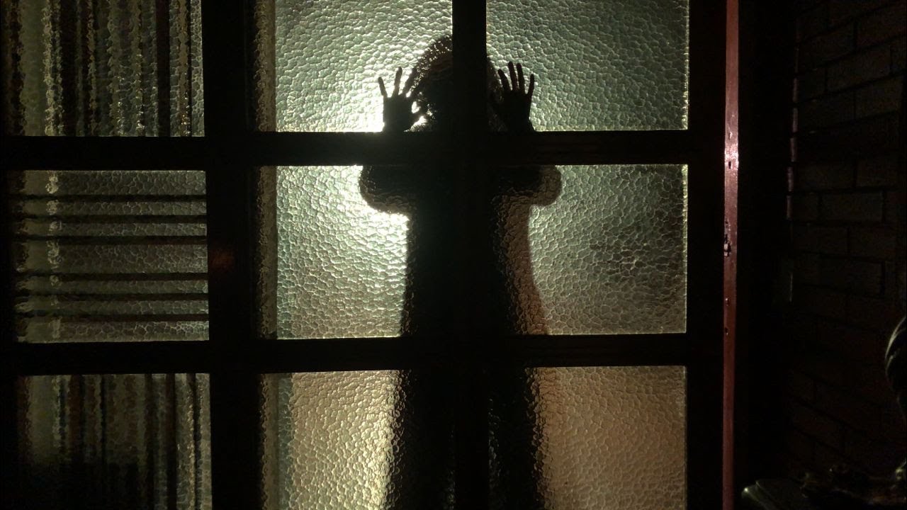 Escape de las Sombras (2021)  - Trailer