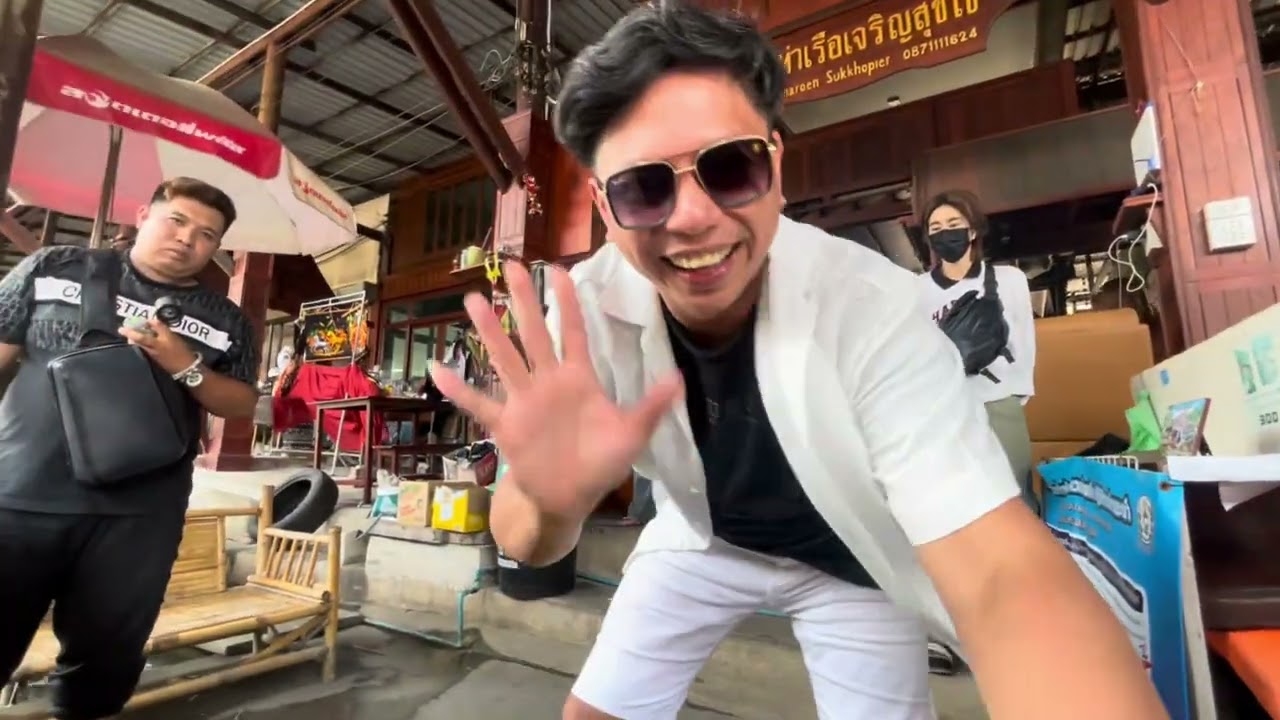 Thailand day 3 part 2 (Floating Market and Maeklong Train Station)