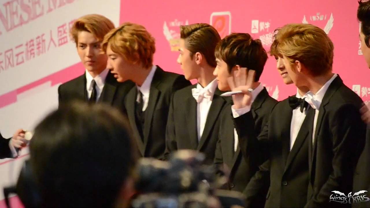 【FANCAM】120917 Kris focus at Red Carpet @ The 5th Mengniu Music Billboard Award