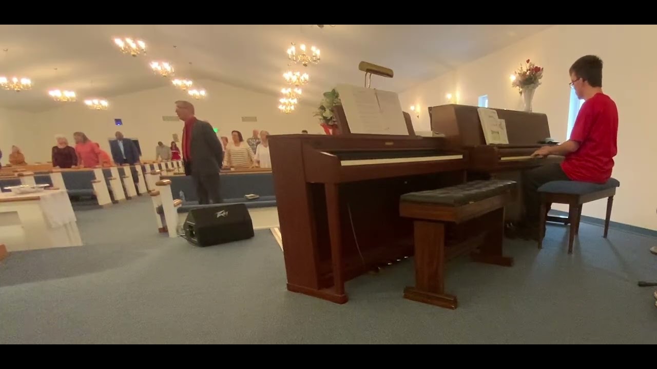 Playing the piano🎹❤️⛪️