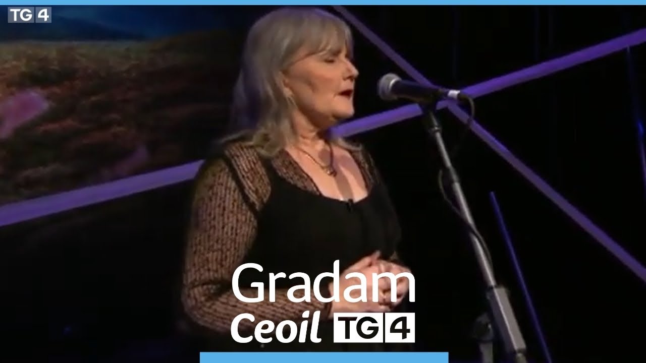 Rita Gallagher - The Heathery Hills | Gradam Ceoil TG4 2017 | Amhránaí na Bliana