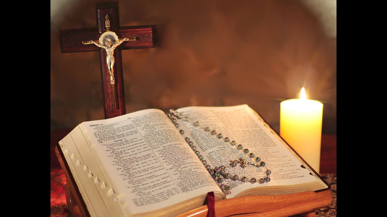 12 maneras diferentes de entronizar la Biblia