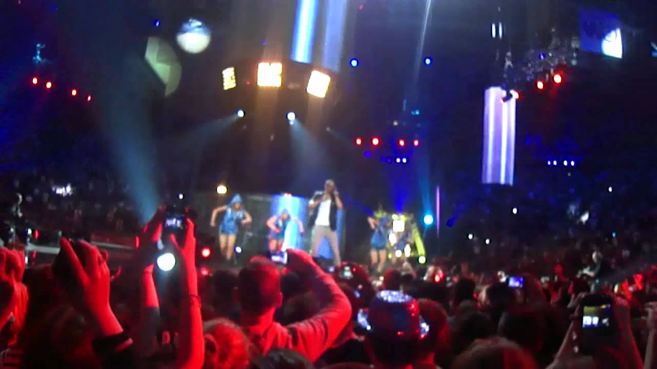 STARFLOOR PARIS BERCY 26 NOVEMBRE 2011 FUN RADIO MOHOMBI BUMPY RIDE 1ZIK HD 720P
