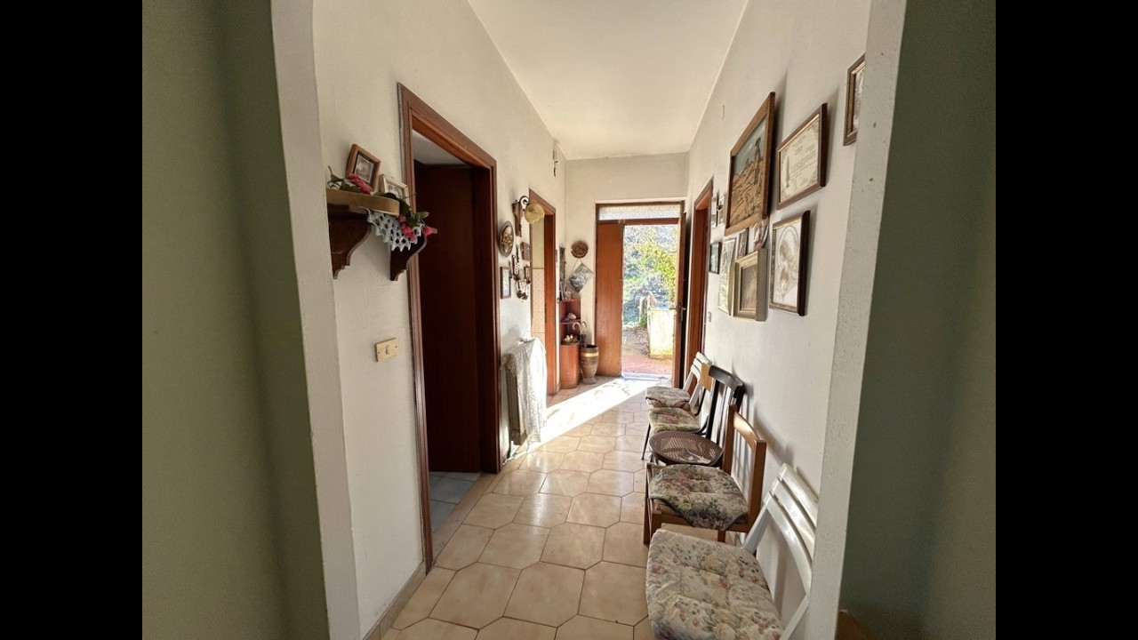 FUTUROCASA MIRABELLA ECLANO (AV) - Casa indipendente con depositi e ampio terreno