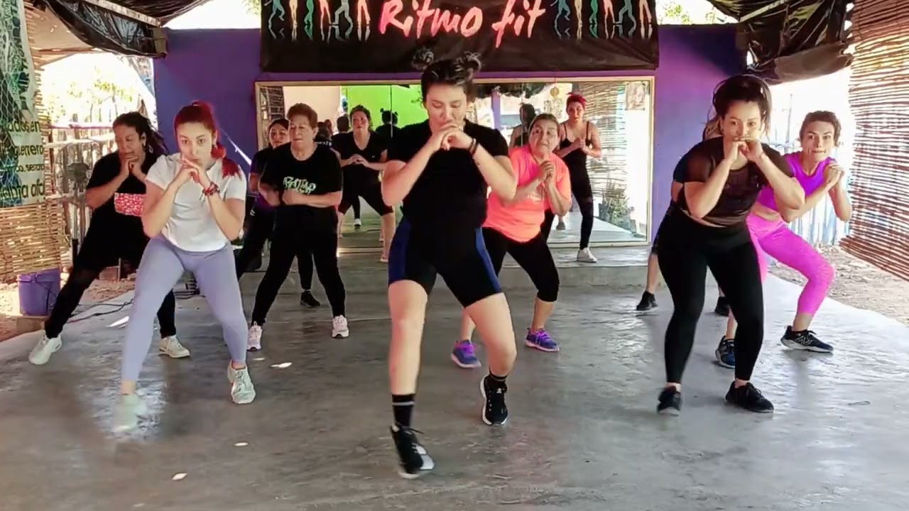 Don omar  - Danza Kuduro Remix💯👌#zumbafitness #cardiofit #ejercicios #bailes