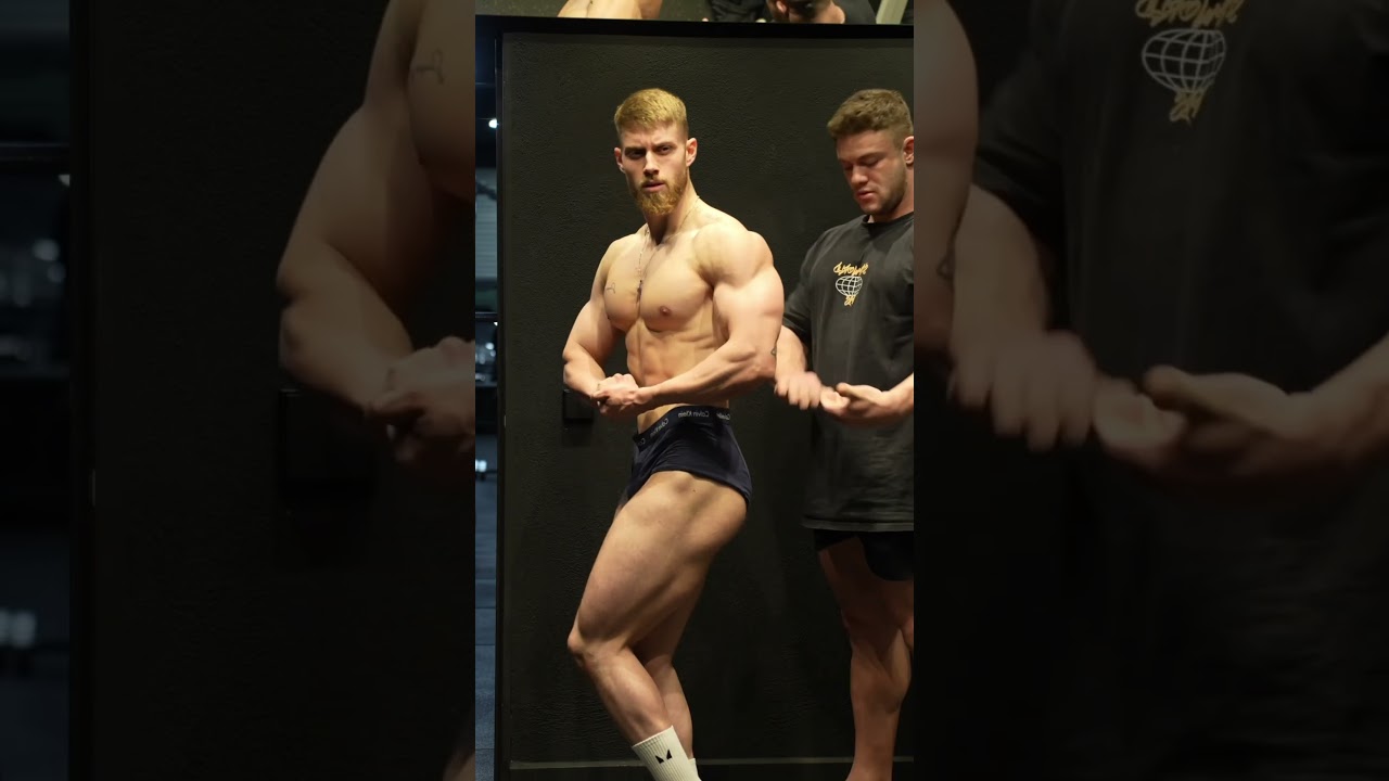 🇺🇸 I HELP MY TRAINING PARTNER TO POSE  #motivation #bodybuilding #motivation #gym #fitness