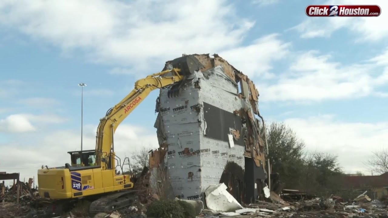 Crews tear down long-standing Channelview hotel after multiple fires