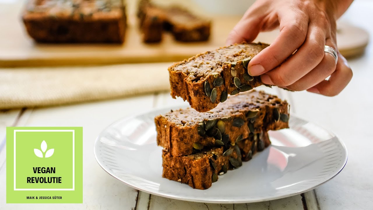 BANANENBROOD MET DADELS & VIJGEN (onze all-time favorite! 🌿😋🍀) | @veganrevolutie door Jessica S&uuml;ter