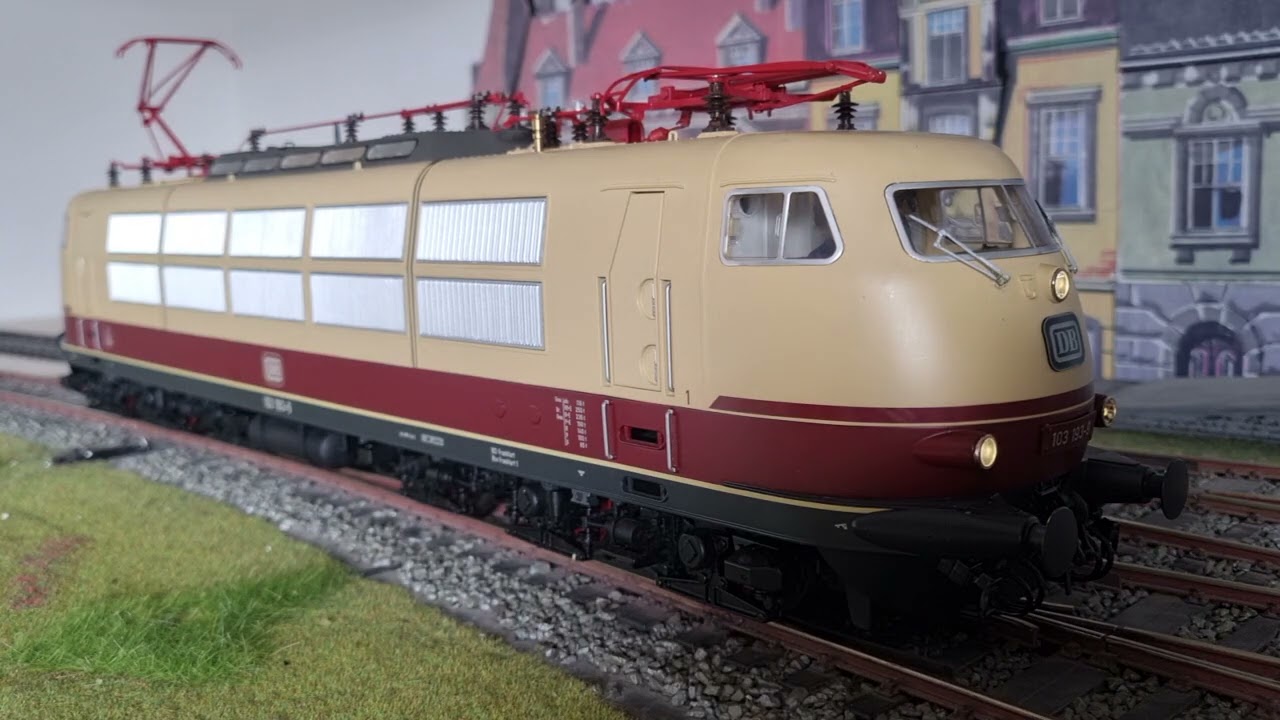 BR103 Spur1  Märklin 55103 mit ESU XL 5.0 und neuen Pantographen