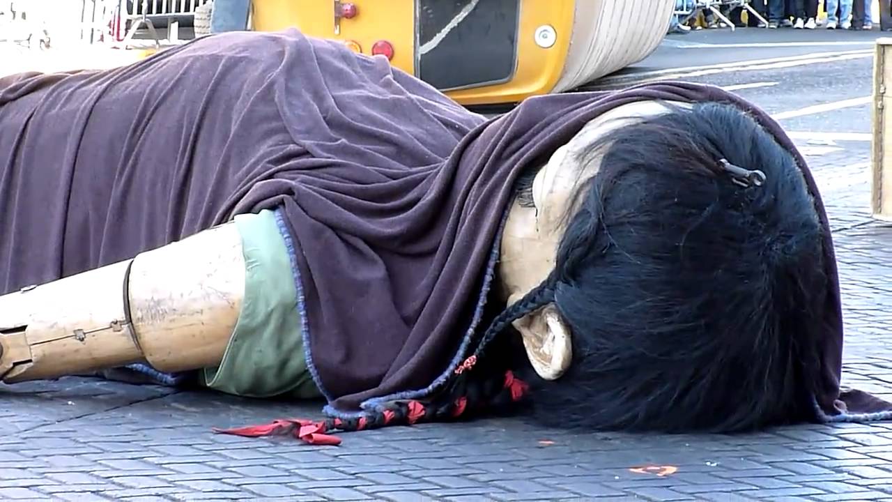 La Pequena Gigante in the Street Incident, Guadalajara, Royal De Luxe
