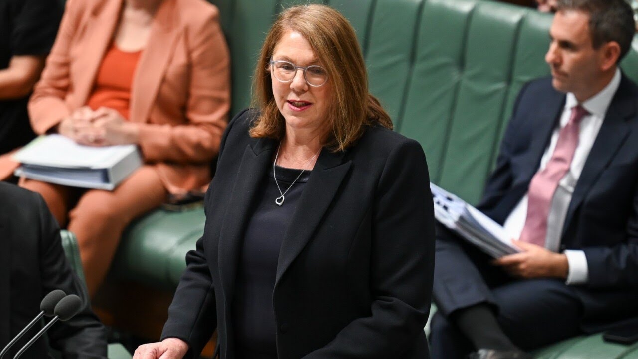 Catherine King must face &lsquo;serious questions&rsquo; over Qatar Airways block