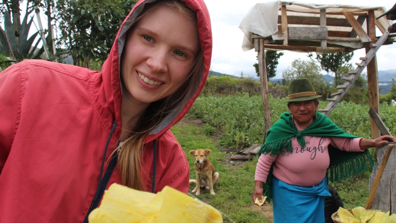 UCRANIANA preparando las humitas con la mamita INDIGENA😃