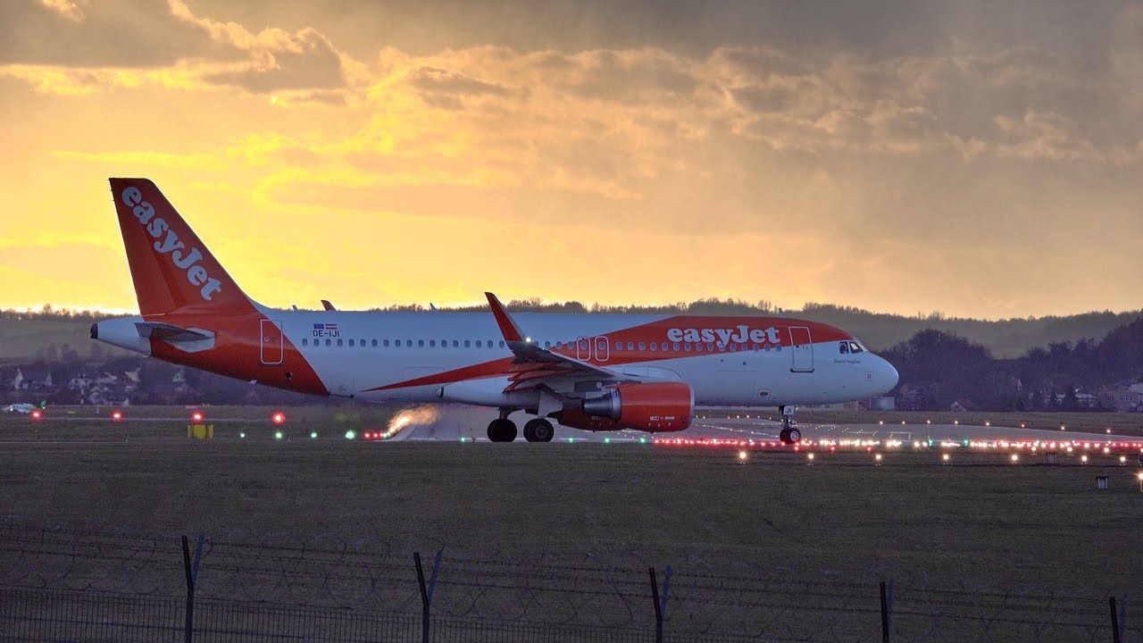 Kraków Airport takeoffs & landings
