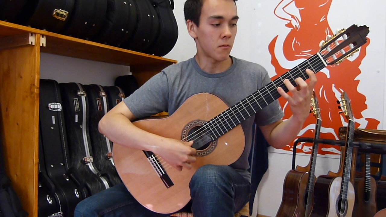 Valeriano Bernal Deutschland. Modell Armonia (Zeder). Luke Pan. Konzert Gitarre.