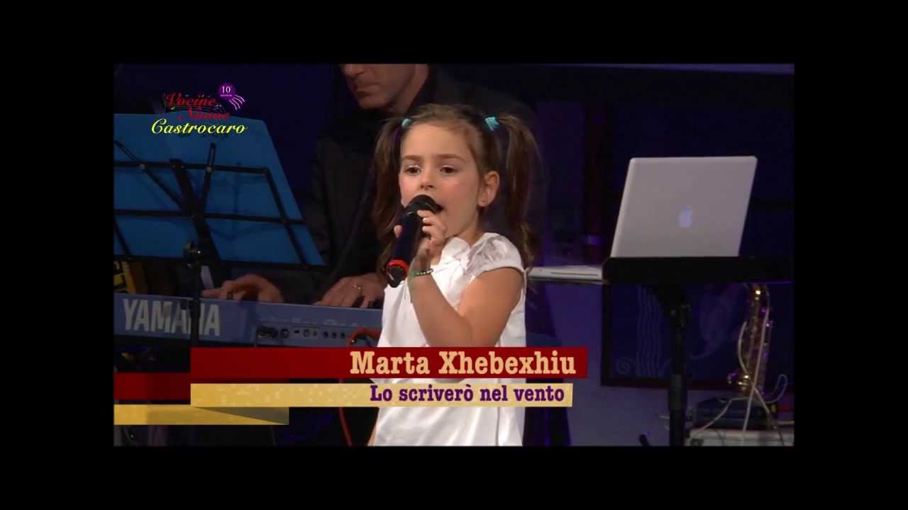 Marta Xhebexhiu canta 
