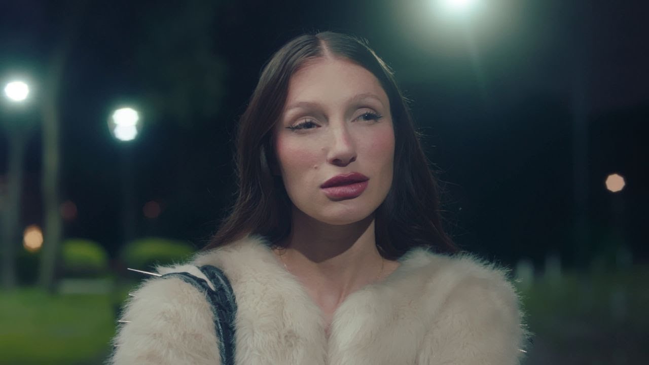 Yami Safdie - La Otra Mujer (Visualizer)