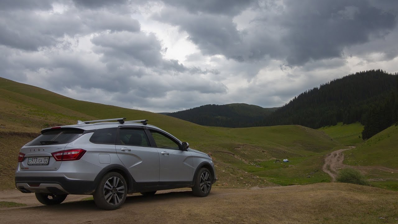 Двухдневная поездка в Тургеньское ущелье на Lada Vesta SW Cross. Дождь, град и полеты прилагаются.