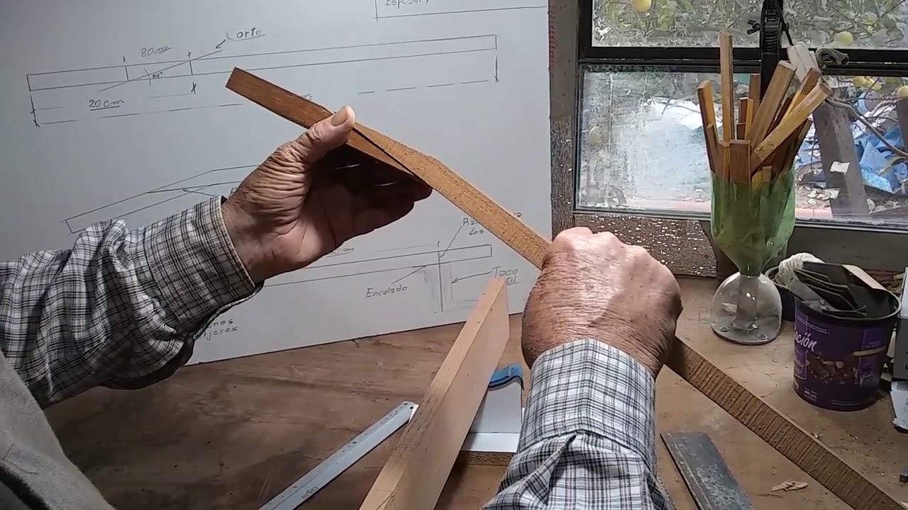 Confección del mástil de la guitarra.
