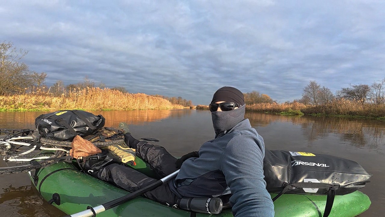 Rower, packraft , namiot - jesienne klimaty, biwak i aficionado